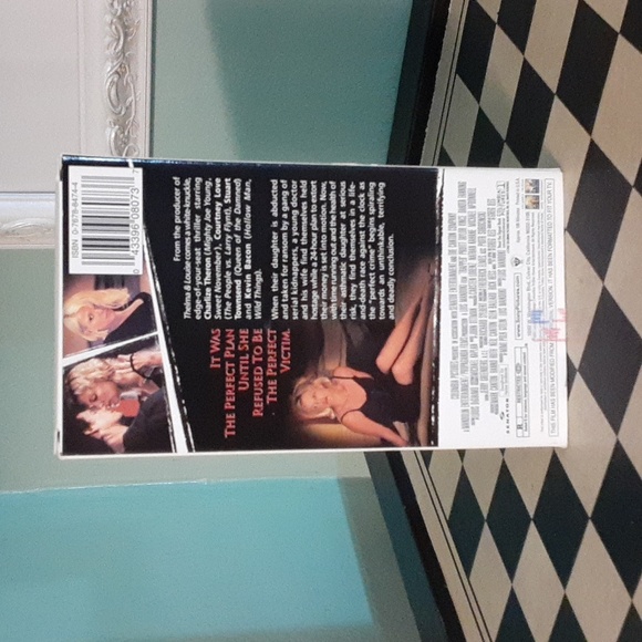 6/$15 Trapped is a 2002 crime thriller vhr tape - Picture 3 of 4